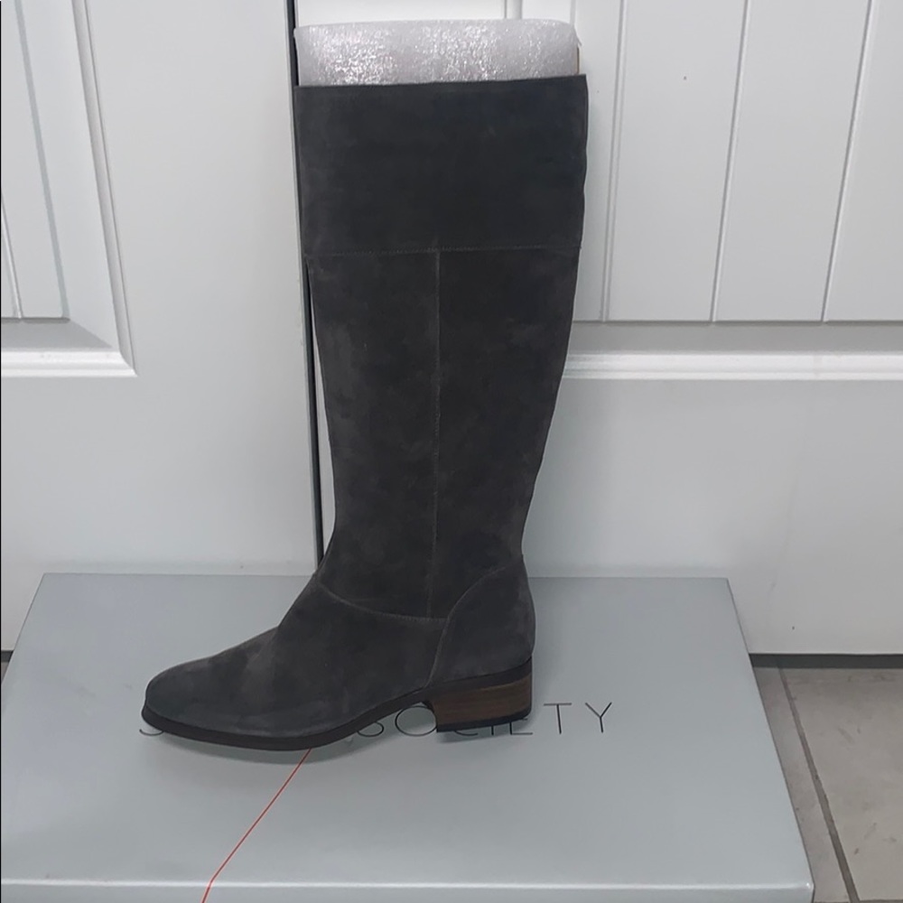 Suede boots